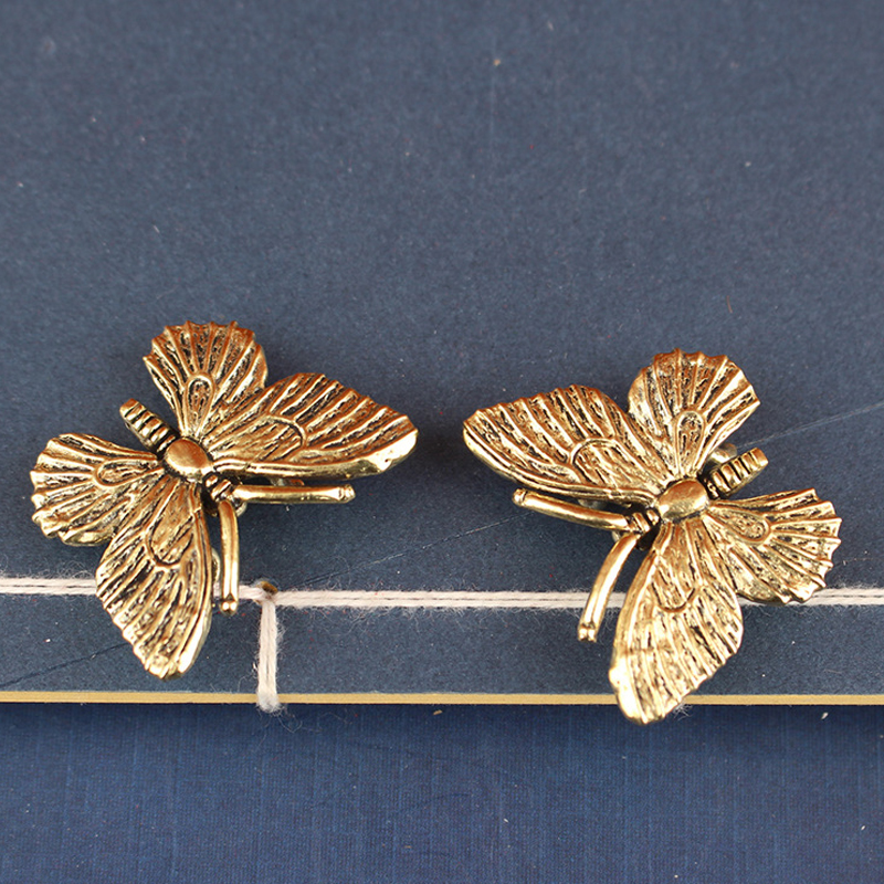 Brass Butterfly Statue, Insect - Office Furniture Suppliers のレビューと価格